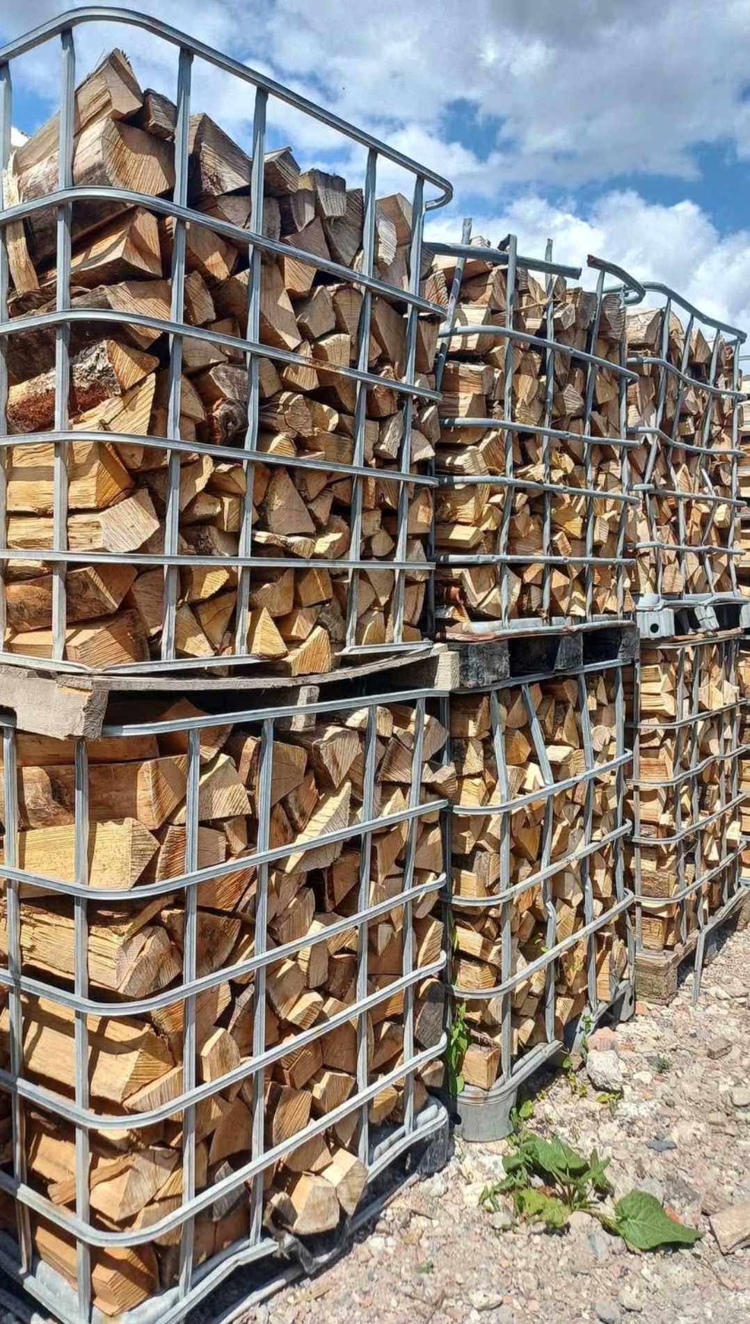 Bûches en bac de stockage