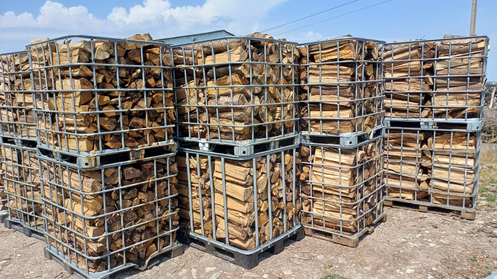 Stockage de bois en bacs métalliques