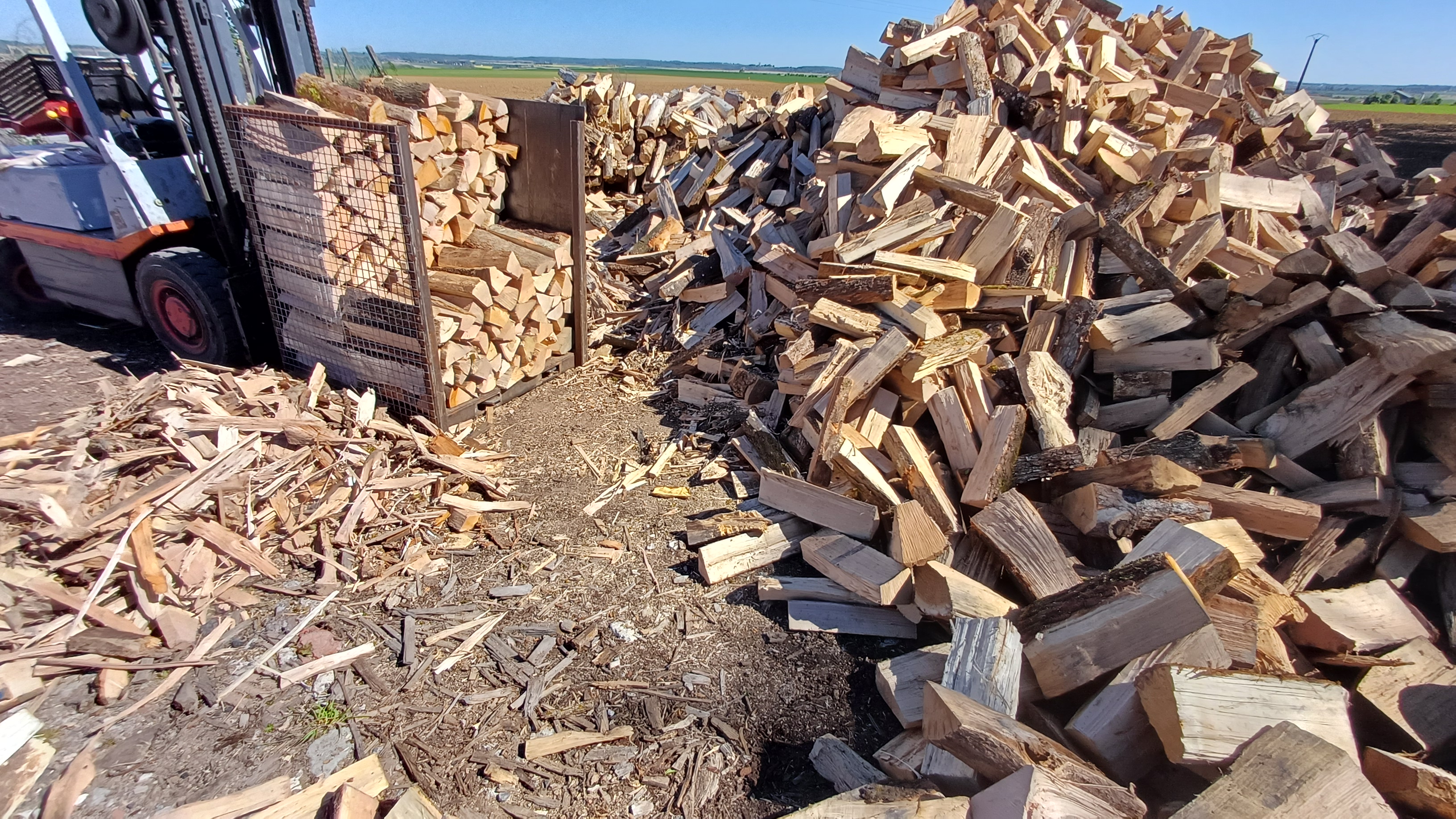Chargement du bois au dépôt